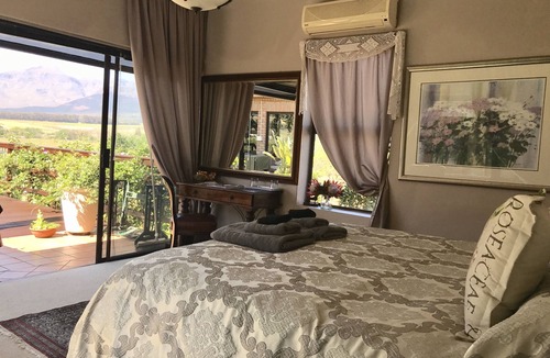 Wellington House | 4 beds 3 baths with pool,the heart of the Cape Winelands 4 bedrooms 3 bathroom