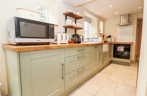 Paxford Cottage | 4 LOWER FOLLEY, pet friendly, with a garden in Chipping Campden