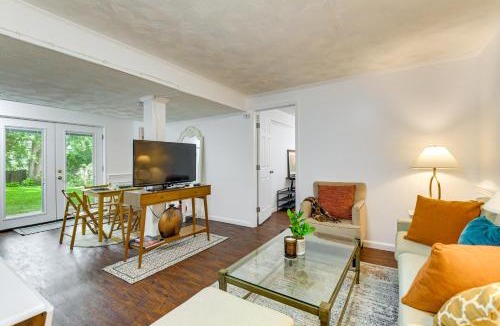 Aspen Hill Apartment | 4 Mi to Lake Bernard Frank! Bright Unit w/Patio