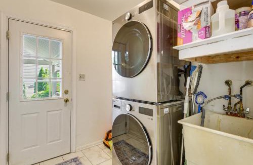Aspen Hill Apartment | 4 Mi to Lake Bernard Frank! Bright Unit w/Patio