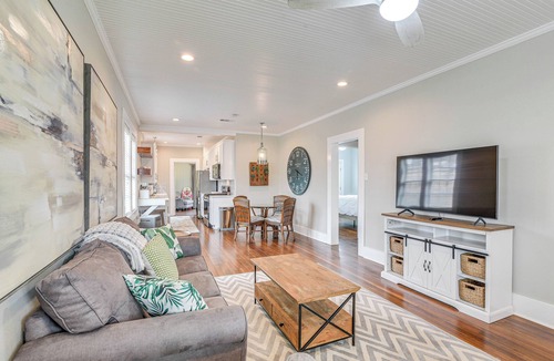 Galveston Cottage | 4 Mi to Moody Gardens: Sleek Home w/Deck & Yard!