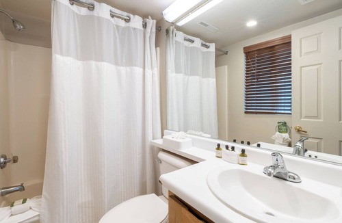 Napa Hotel | 4 Units | Pool & Free Parking | Near Downtown Napa