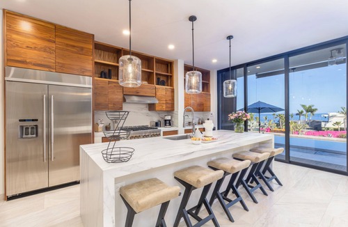 Buzzards House | 4-Villa Estate: Steps to Beach ~ 3Mi Flora Farms ~ 180° Ocean Views ~ Pool