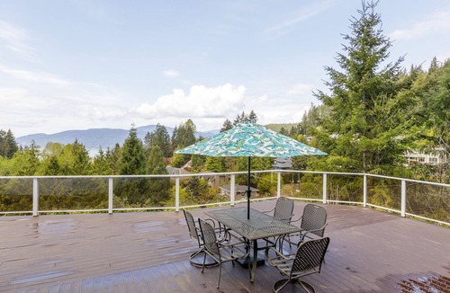 Caulfeild Apartment | 4780 North Wood Dr