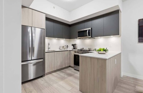 Toronto Entertainment District Apartment | 4BR DTWN Aparthotel | Sleeps 10 - Steps to TIFF