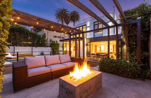 West Los Angeles House | 4BR Modern Oasis with Heated Pool Near SoFi Metro