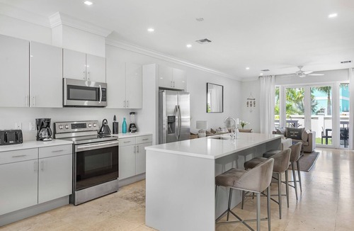 Palm Cay House | 4br - SANDY BEACH and pool in 50 steps! Tennis! Pickle! Gated community