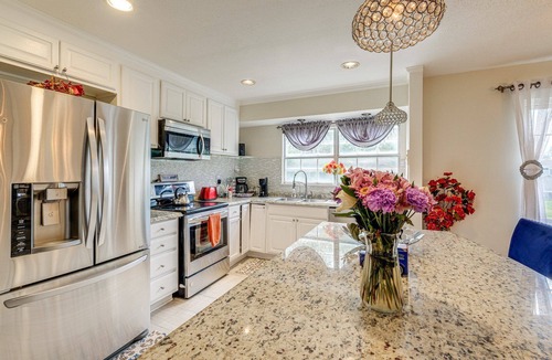 Oxon Hill-Glassmanor Bed & Breakfast | 5-bedroom house in charming Fort Washington with fitness room, AC