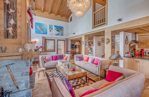Les Brevieres Ski Chalet | 5* Chalet in Tignes - 6 bedrooms, jacuzzi, piste view