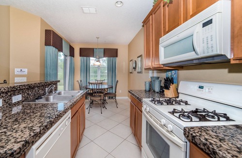 Reunion House | 5 Minutes To Disney! - Walking Distance To Pool