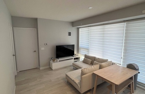 Mount Pleasant West Condo | 5 minutes to the Downtown Family-sized condo Restaurants and Bars.