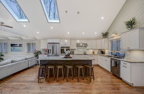 Pocono Pines House | 5 Star, Brand New w/2 Masters, Theater, Lake Naomi Poconos