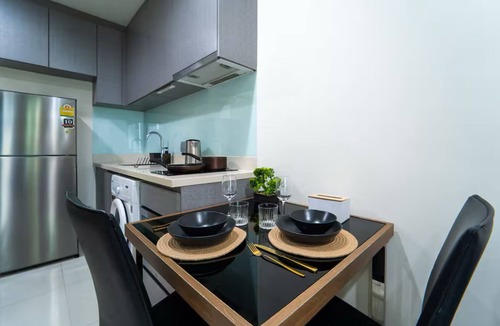 Sukhumvit Apartment | 5 Star Sukhumvit Condo Infinity Pool Gym Sauna