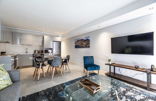 Sea Point Apartment | 504 The Cosmopolitan.... Views and luxury.