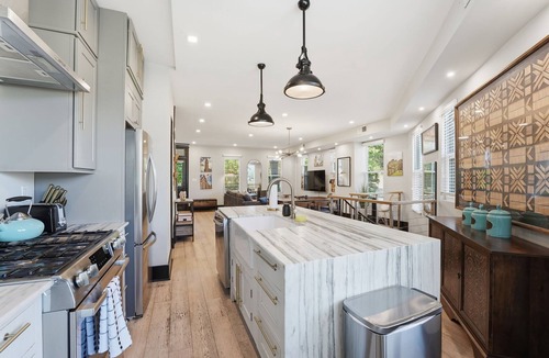 Stronghold House | 5BR DC Rowhouse · Rooftop · Sleeps 14 · Groups