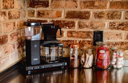 Cannonborough Elliotborough Apartment | 5BR Sleeps 10 | Entire Home | 2 Kitchens, Parking | King St | Charleston