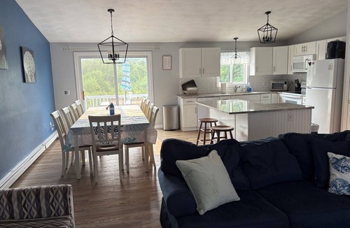 Eastward Look House | 6 Bed Vacation Rental! Short walk to Beach-
