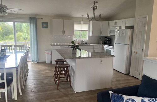 Eastward Look House | 6 Bed Vacation Rental! Short walk to Beach-