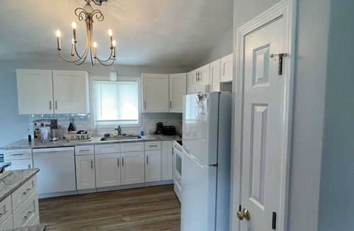 Eastward Look House | 6 Bed Vacation Rental! Short walk to Beach-