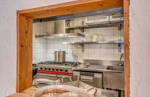 Les Almes Ski Chalet | 6-bedroom chalet, 6 bathrooms, Jacuzzi in Tignes