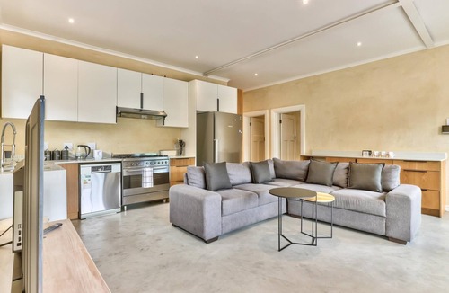 Mowbray Villa | 6 bedroom House in Mowbray