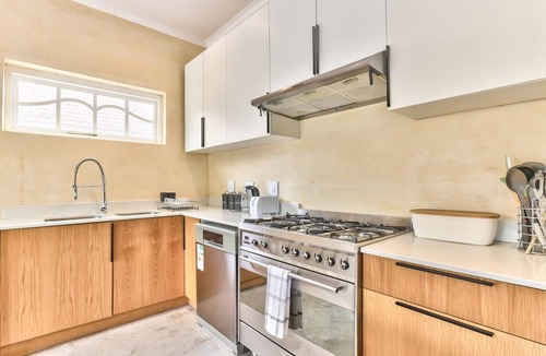 Mowbray Villa | 6 bedroom House in Mowbray
