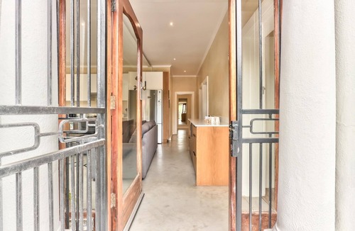 Mowbray Villa | 6 bedroom House in Mowbray