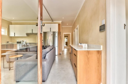 Mowbray Villa | 6 bedroom House in Mowbray