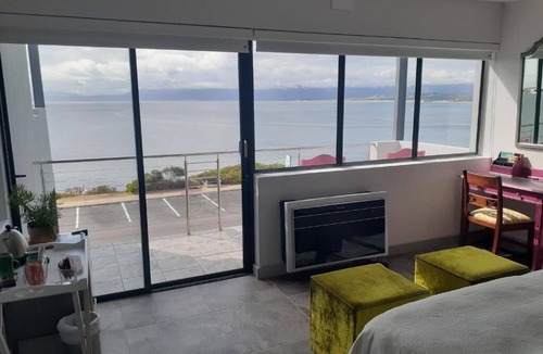 De Kelders Bed & Breakfast | 65onCliff - Langbaai