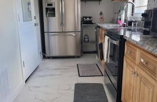 Hillandale Apartment | < 6mi to DC, 3.5 mi downtown Silver Spring, near bus stop, <1 mi to 495 Beltway