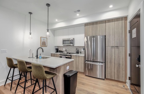 Southeast House | #7 Capitol Hill Suite 2 Bed/1 Bath - 3 min. Walk to Metro!