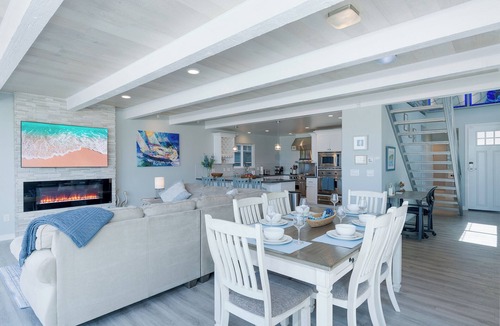 Oxnard Shores House | 871 MBR - Blue Haven | Oceanfront 4BR Luxury Beach House with Deck & Hot Tub
