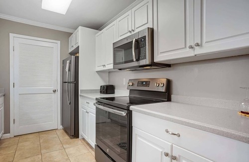 Harbour Town Apartment | 909 Cutter Court – Modern Coastal Retreat Near Harbor Town Marina