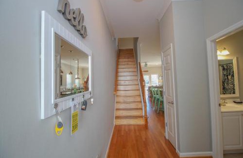 Waters Edge House | 91 Waters Edge Folly Charm