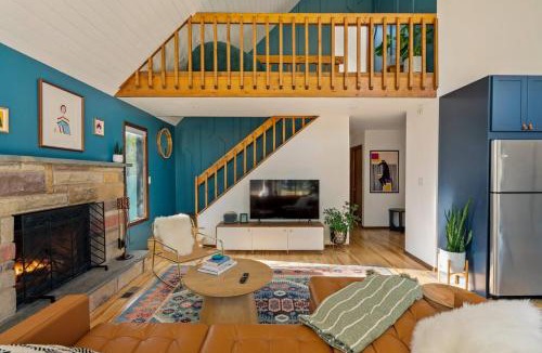 East Stroudsburg Ski Chalet | A-Frame Hot Tub Hike Firepit Design