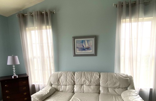 Gaithersburg Condo | A Quiet Luxury Condo in Kentlands - Walk to Restaurants, Movie Theater, Shops