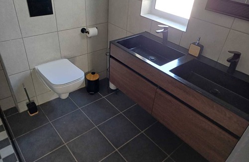 Plumstead Apartment | A stylish and large ensuite private bedroom suite with a separate entrance.