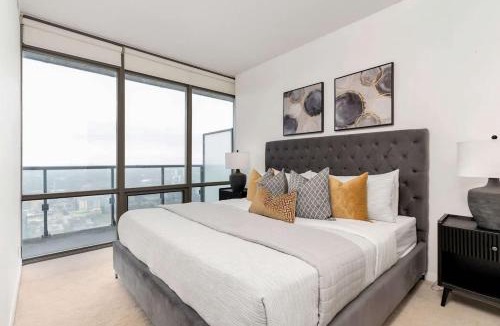 Bay Cloverhill Apartment | Above the City Designer Sub-Penthouse Oasis