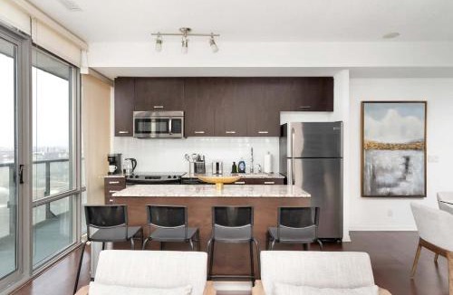 Bay Cloverhill Apartment | Above the City Designer Sub-Penthouse Oasis