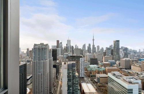 Bay Cloverhill Apartment | Above the City Designer Sub-Penthouse Oasis