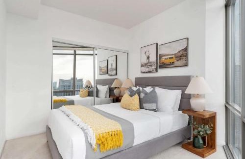 Bay Cloverhill Apartment | Above the City Designer Sub-Penthouse Oasis