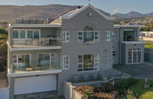 Sandbaai House | Absolute Ocean Boutique Guesthouse