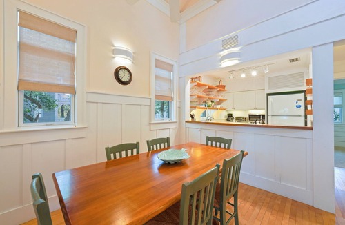 Seaside House | Across from Pool in Seaside, 176 yards to Beach, 2 Bed, Sleeps 4 + 2 Bikes!