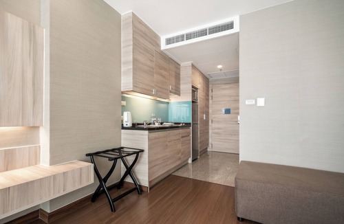 Nana Hotel | Adelphi Suites Bangkok