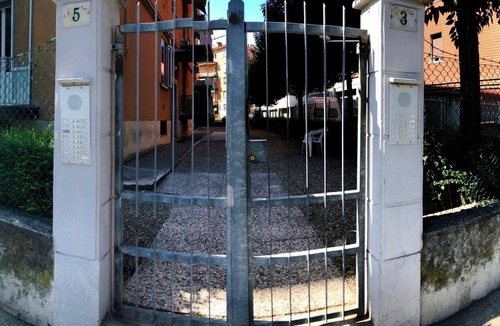 Bolognina Apartment | Aduepassidallafiera, apartment near the fair and Bologna.