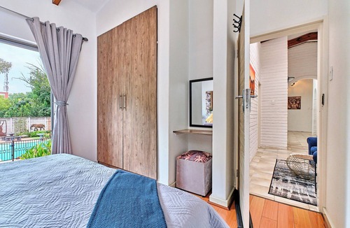 Woodmead Cabin | Advas Place - Grand 5 with inverter; pool and wifi in delightful Sandton