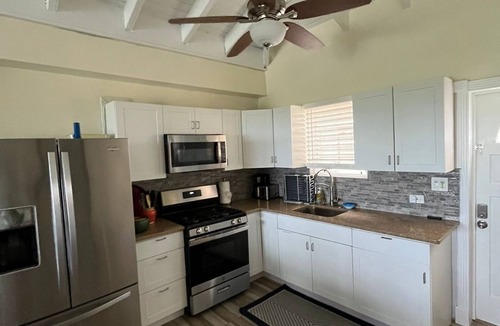 Mariendal Apartment | Affordable Solar powered 2-Bedroom Haven with Washer/Dryer, near Red Hook!
