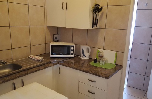Krugersdorp North House | African Sky Bed and Breakfast