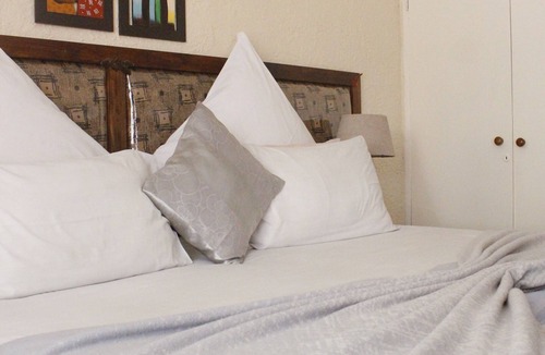 Krugersdorp North House | African Sky Bed and Breakfast
