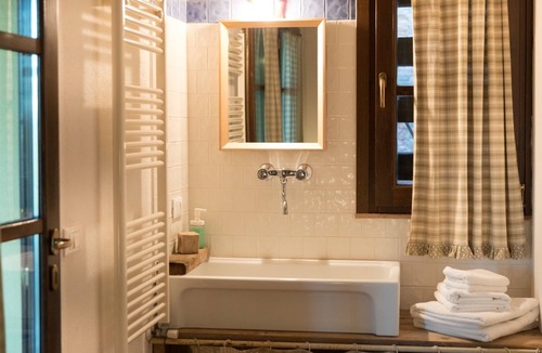 Pontedera Apartment | Agriturismo Alpaca TORNATORE Apartment in Panoramic Farmhouse with Swimming Pool